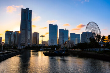 横浜 万国橋から見るみなとみらいの夕景