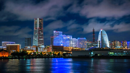 Naklejka premium 横浜 大桟橋ふ頭から見るみなとみらいの夜景