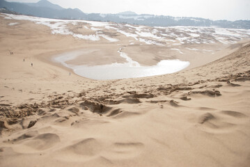 雪が積もった鳥取砂丘
