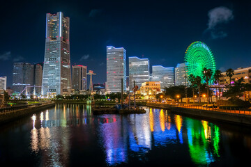 Fototapeta na wymiar 横浜 万国橋から見るみなとみらいの夜景