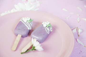 Homemade purple ice cream wedding cakes. Wedding day. Pastel cakes.