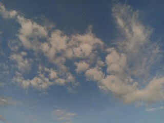 Fototapeta premium white clouds against a blue sky background