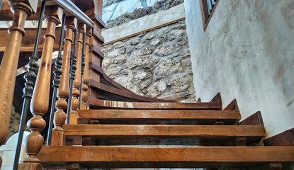 Escaleras rusticas de madera