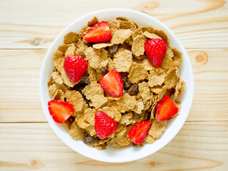Breakfast cereal with raisin and fresh strawberries