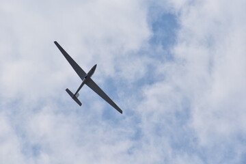 Planeador en el cielo 