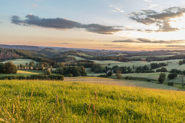 Panorama des Elbsandsteingebirges im Sonnenuntergang