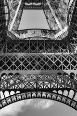 Eiffel tower (monochrome)