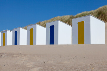 Obraz na płótnie Canvas colorful beach huts at Cadzand