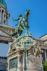 Obraz premium Bronze equestrian statue representing Prince Eugene of Savoy (1900), a hero who was responsible for defeating the Ottoman Army and liberating Budapest from the Turks. Buda castle, Budapest, Hungary.