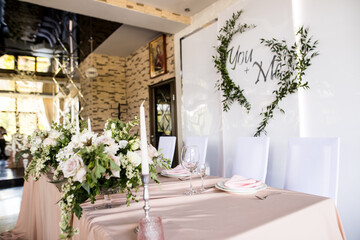 Side view of presidium table setting with empty wineglasses. Selebration banquet with plates and wineglasses for white or red wine on the pink table in restaurant