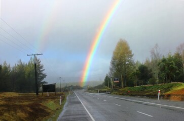 Regenbogen kreut Straße