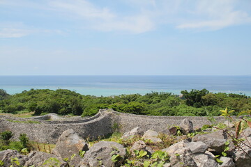 城から眺める海