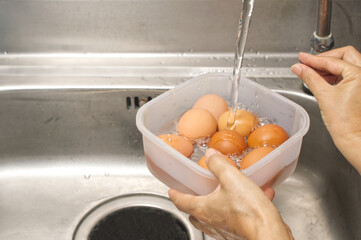 quick way to peel many hot boil eggs, put them in a box and add a little water,  shake hard, eggs...
