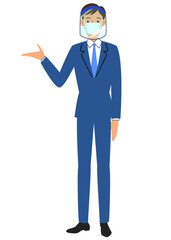 フェイスシールドをつけて説明する男性