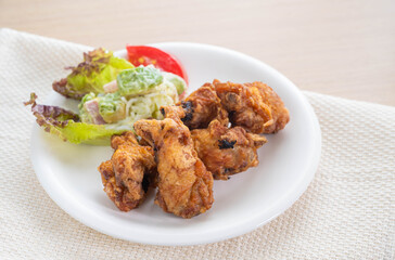 鶏手羽元の唐揚げ