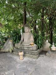 Bouddha en méditation, jardin du palais royal à Phnom Penh, Cambodge