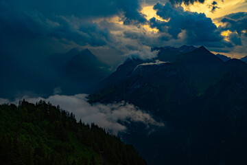 Schynige Platte Berner Oberland vor dem Sturm Gewitter Panorama