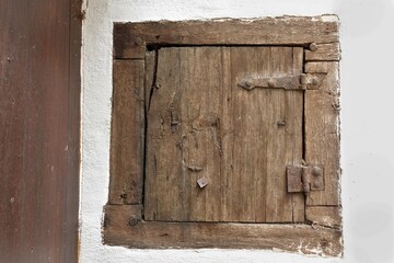 Kleine Tür aus Holz