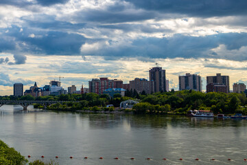 Naklejka premium the skyline of the city of Saskatoon's downtown business district viewed from across the river