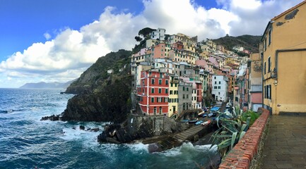 Fototapeta na wymiar view of Riomaggiore Village in Cinque Terre