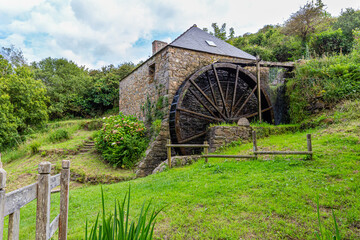 Fototapeta na wymiar Watermill at the tip of Beg an Fry in Brittany
