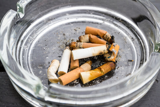 Smoked cigarets in an ashtray