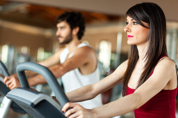People training cardio in a gym