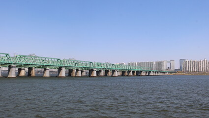 Fototapeta na wymiar bridge over the river in winter