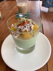Dessert laotien au matcha et fruits