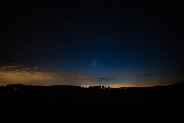Naklejka na ściany i meble Komet am Himmel bei Nacht in guter Auflösung. Geeignet für Himmel Austausch oder Hintergrund