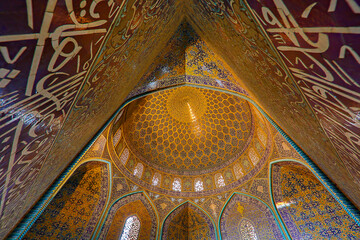 Fototapeta na wymiar Lutfullah Mosque in Isfahan, Iran