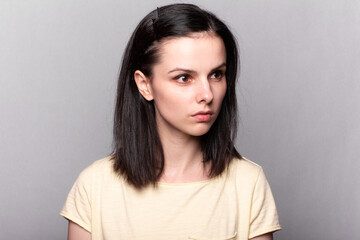 Fototapeta premium woman in a yellow t-shirt on a gray background