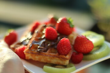 Obstwaffeln auf Teller