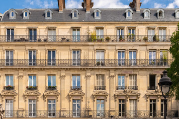 Fototapeta na wymiar Paris, typical facade, beautiful ancient building