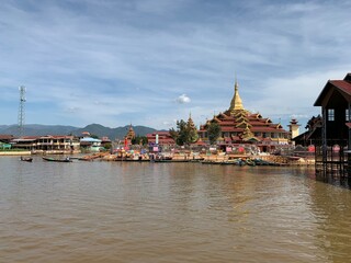 Pagode Hpaung Daw U au lac Inle, Myanmar