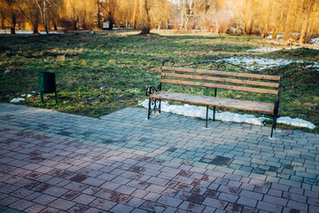Nested pavers of various colors, around the grass is green, chic garden