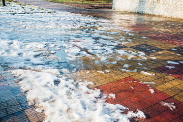 Nested pavers of various colors, around the grass is green, chic garden