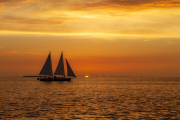 Fototapeta na wymiar sunset sail in key west