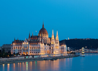 Fototapeta na wymiar Parliament Building in Budapest during the blue hour