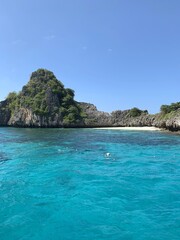 Plage paradisiaque à Koh Haa, Thaïlande	
