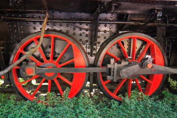 Fototapeta na wymiar Old steam train wheels in train park 