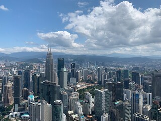 Fototapeta premium Paysage urbain et tours Petronas à Kuala Lumpur, Malaisie