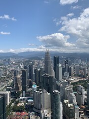 Fototapeta premium Paysage urbain et tours Petronas à Kuala Lumpur, Malaisie 