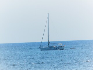 Fototapeta premium Un barco en el mar