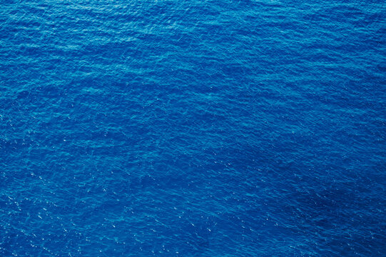 blue water surface © Levette