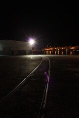 Hafenanlage bei Nacht