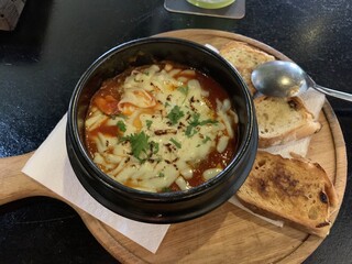 Soupe, fromage fondu et croutons