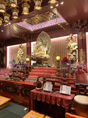 Fototapeta na wymiar Intérieur d'un temple à Singapour