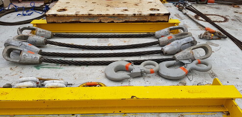 Lifting equipment. Wire slings and hooks