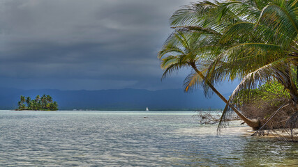 Fototapeta na wymiar Paradise uninhabited island of archipelago San Blas in Caribbean sea , Panama